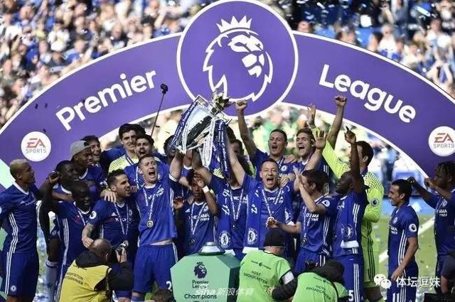 邓弗里斯因伤告别荷兰队本期集训，魏费尔与巴斯递补入选